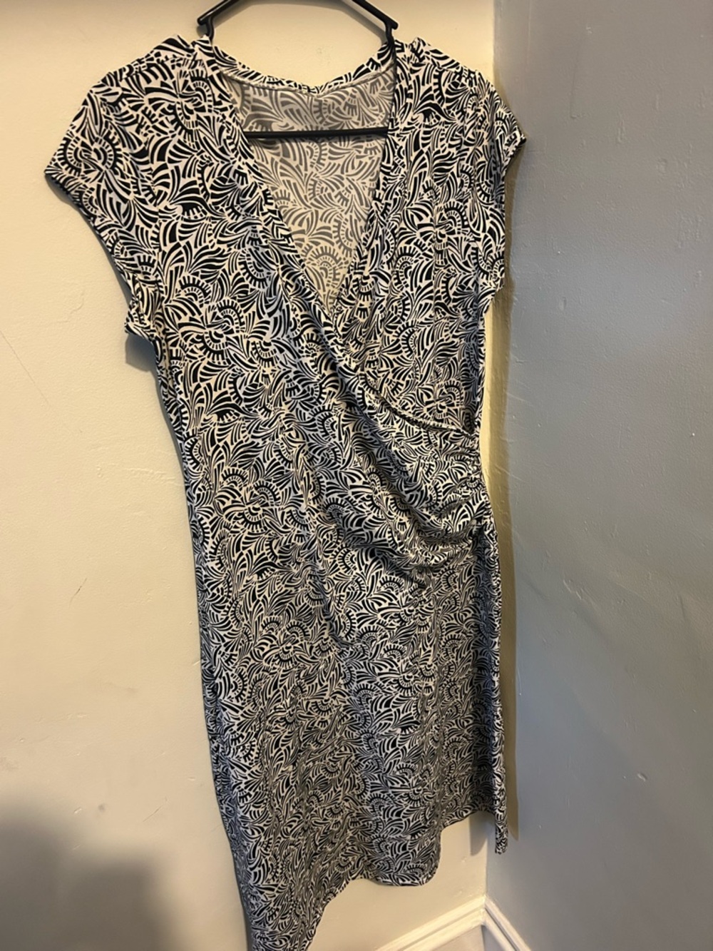 Black & White Patterned Wrap-Style Women's Dress